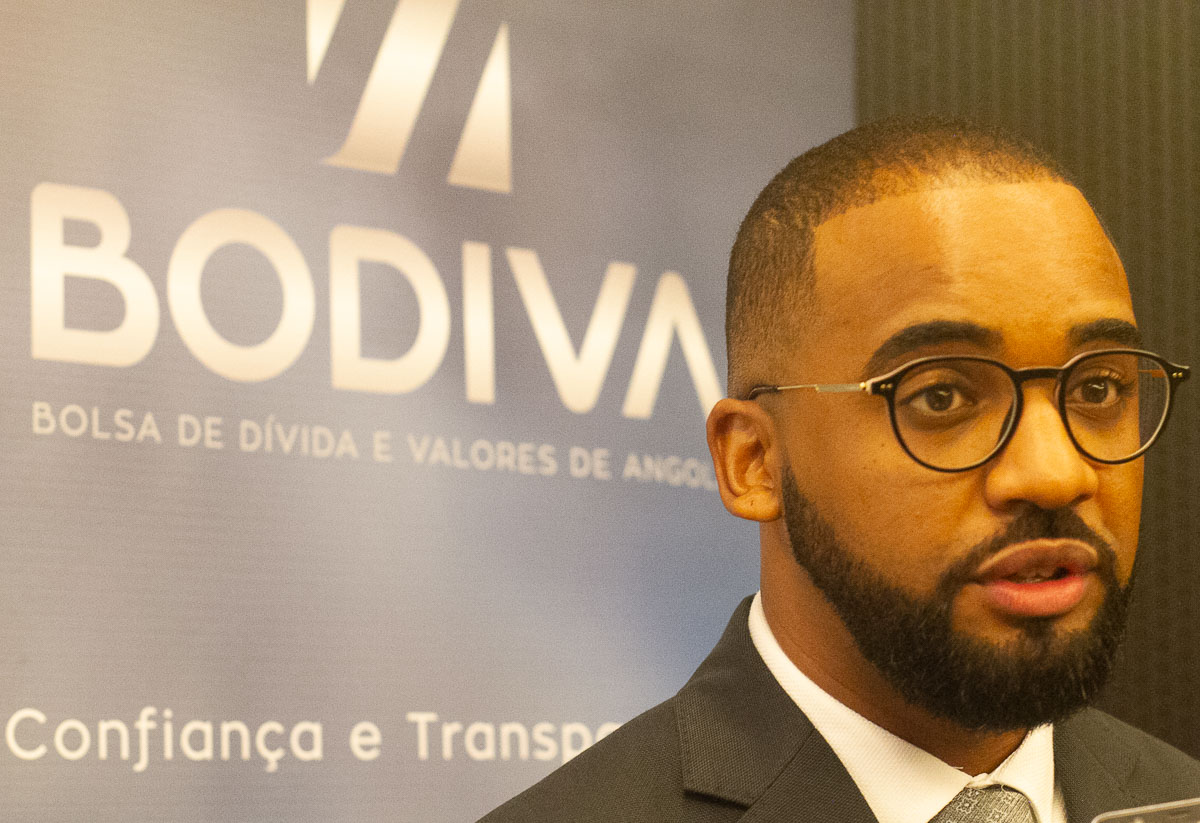   Empresas devem transformar a sua forma societária para emitir acções na bolsa de valores 