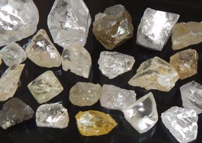 Angola vende 43 pedras de diamante e arrecada 28,7 milhões de dólares