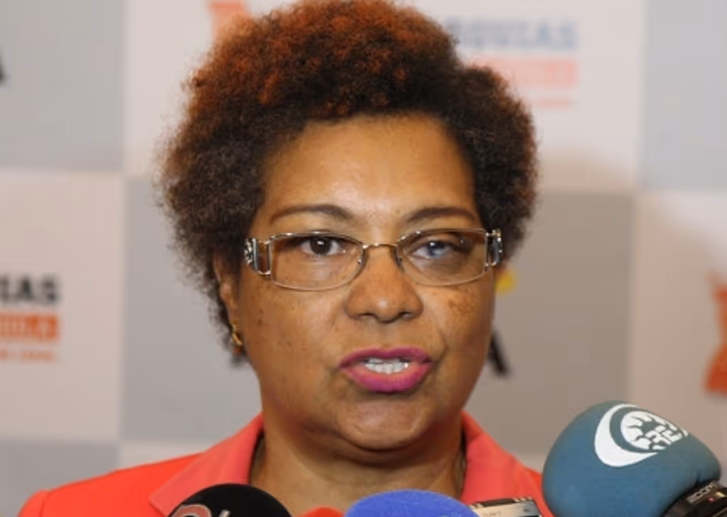 Professores anunciam nova greve, ministra da Educação pede ponderação e voto de confiança ao Executivo
