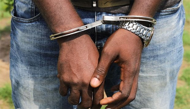 Homem de 21 anos detido por abusar sexualmente menor de 9 anos 