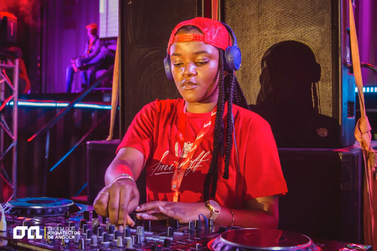 Cleo consagra-se melhor DJ feminina de Angola em concurso