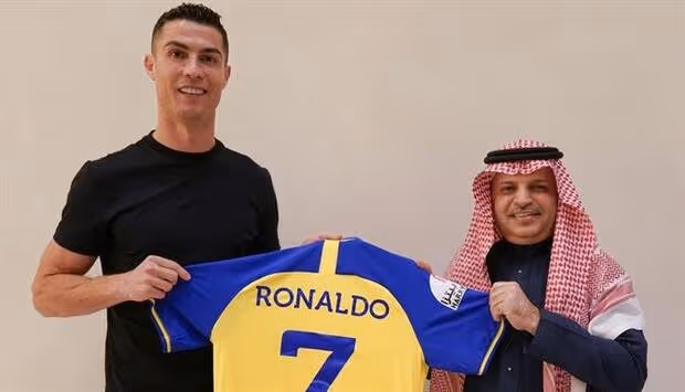 Cristiano Ronaldo assinou com o Al Nassr e manifestou entusiasmo
