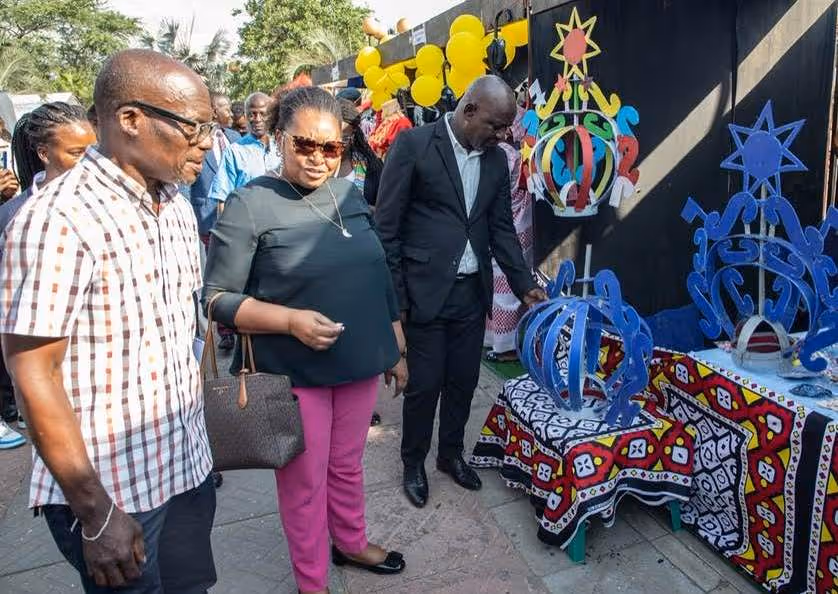 Praça da Independência acolhe exposição sobre o Carnaval de Luanda