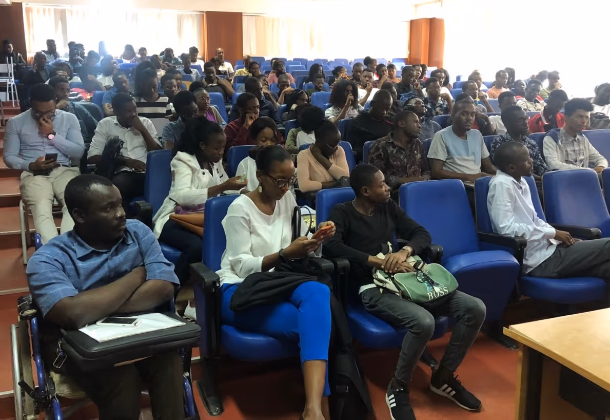 Estudantes da Universidade Metodista de Angola brindados com palestra sobre Mercado de Capitais em Angola