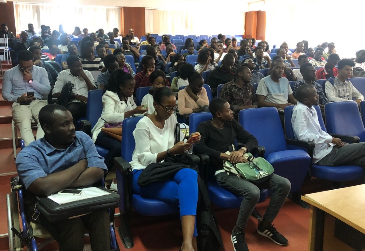 Estudantes da Universidade Metodista de Angola brindados com palestra sobre Mercado de Capitais em Angola