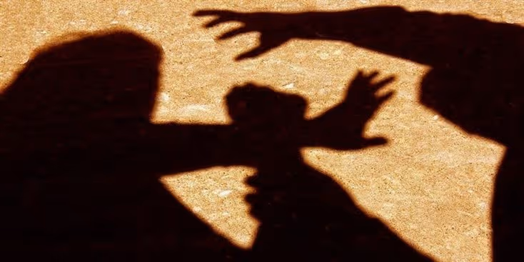 Jovem de 23 anos abusada sexualmente na esquadra de Polícia por um agente 