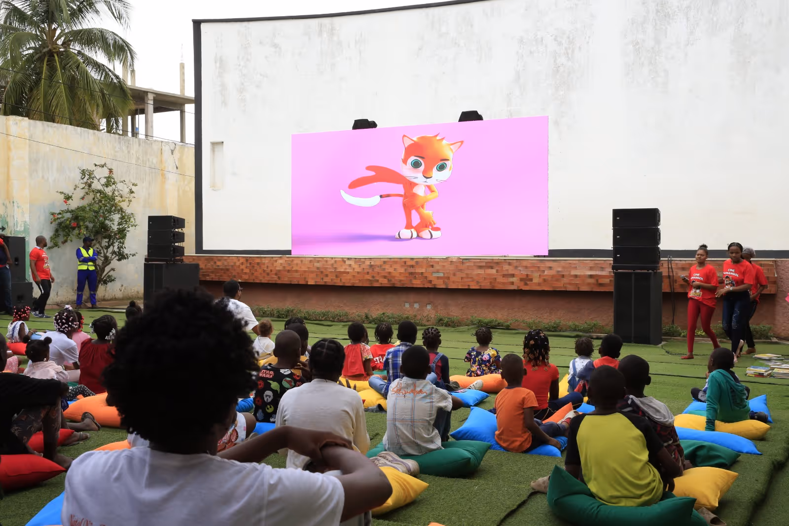 Pumangol promove sessão de cinema infantil ao ar livre e reforça envolvimento com as comunidades