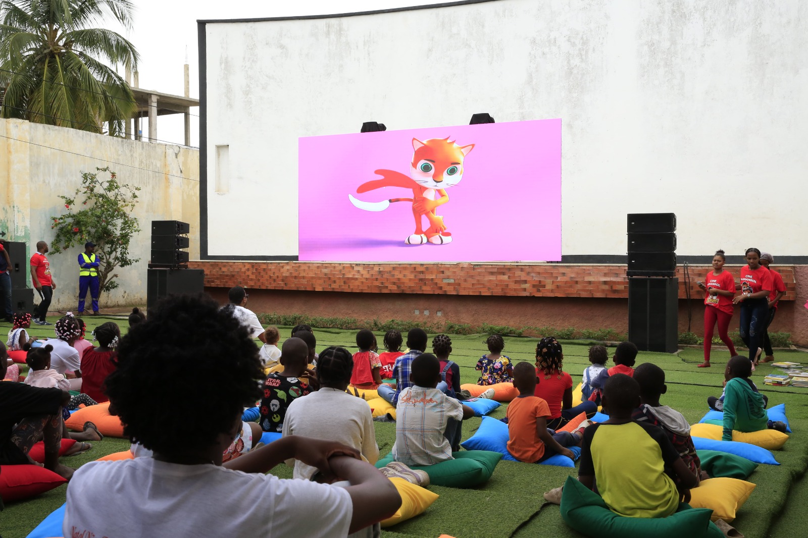 Pumangol promove sessão de cinema infantil ao ar livre e reforça envolvimento com as comunidades