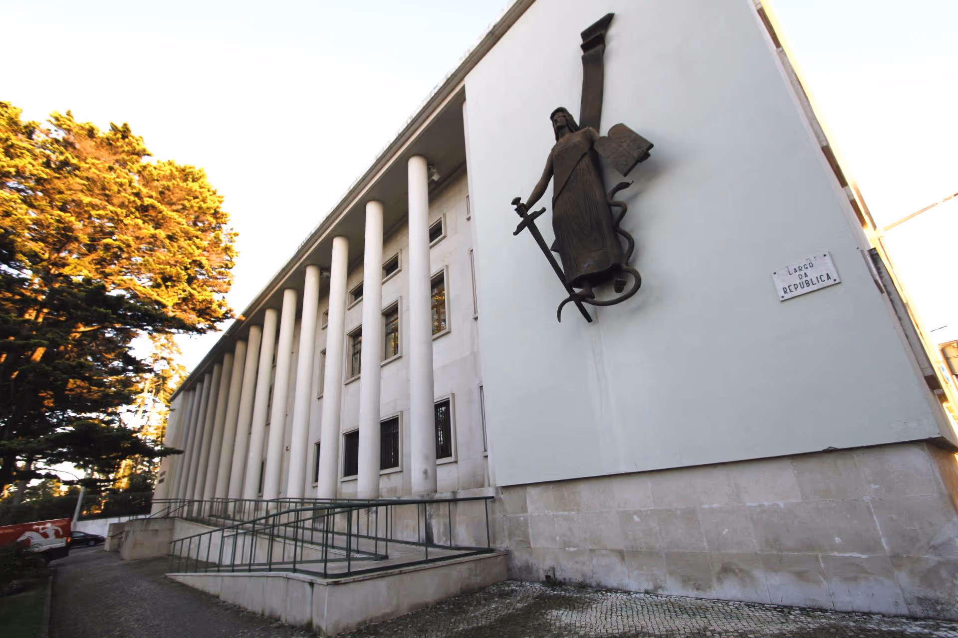 Portugal: Casal recebe 14 anos de prisão por abusar sexualmente a filha menor