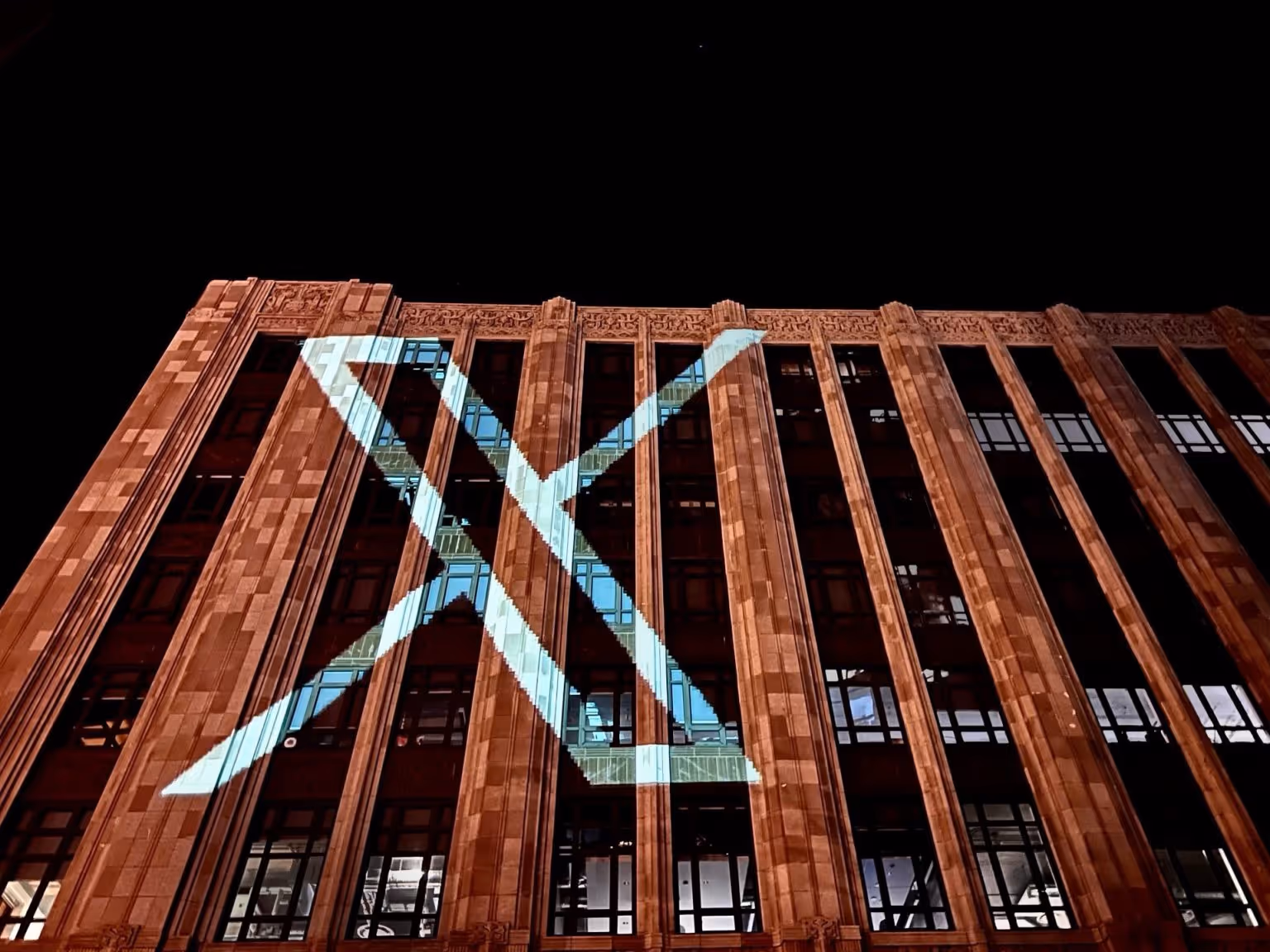 Twitter muda para “X” e tweets passam a ser “X’s”