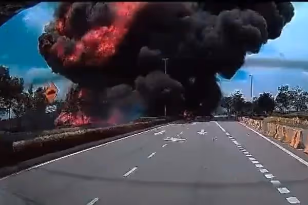 Queda de avião na Malásia mata 10 pessoas
