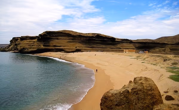 INAMET prevê ondas gigantes ao longo da orla marítima nacional e alerta alto risco no mar