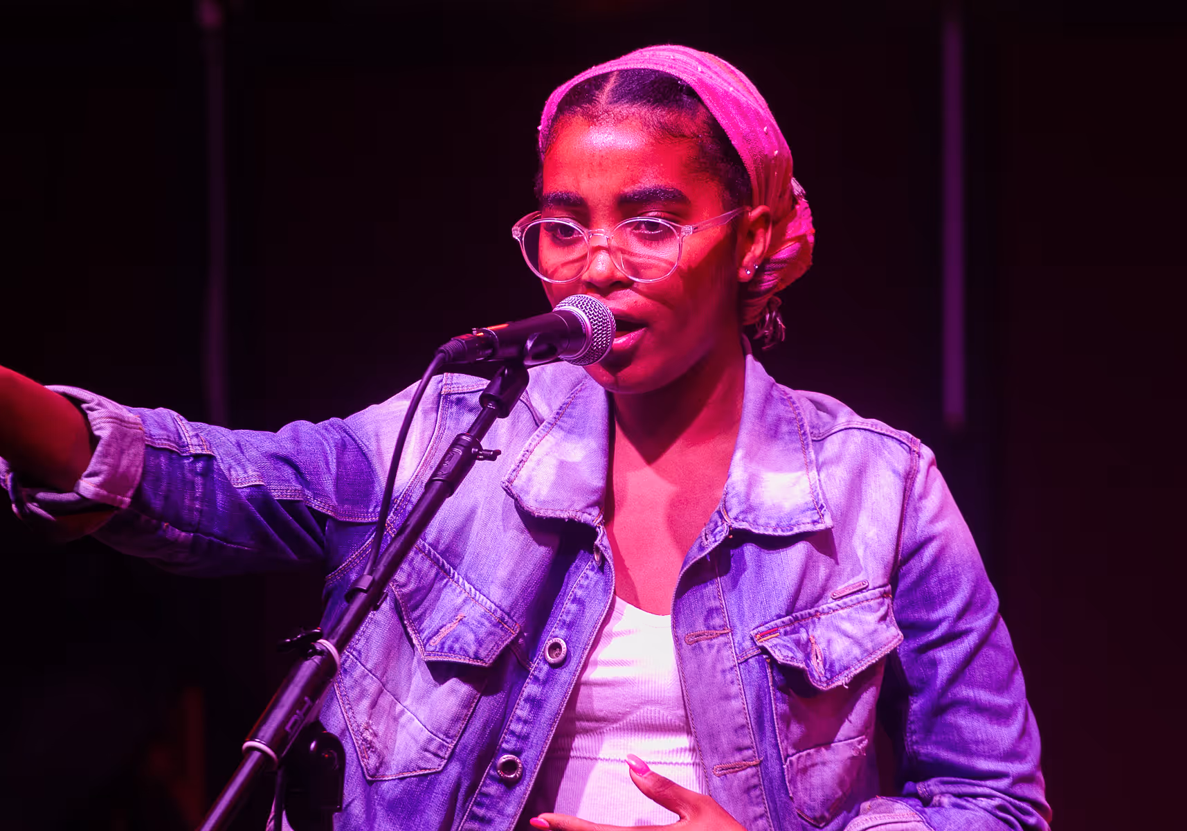 Emília Comena defende que “a arte não é preconceituosa, ela engloba todo mundo” 