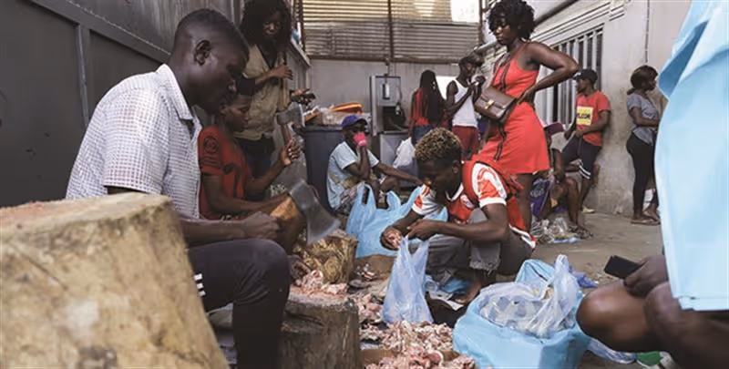 Não há “caixas de frango” ao alcance de quem ganha o salário mínimo em Angola