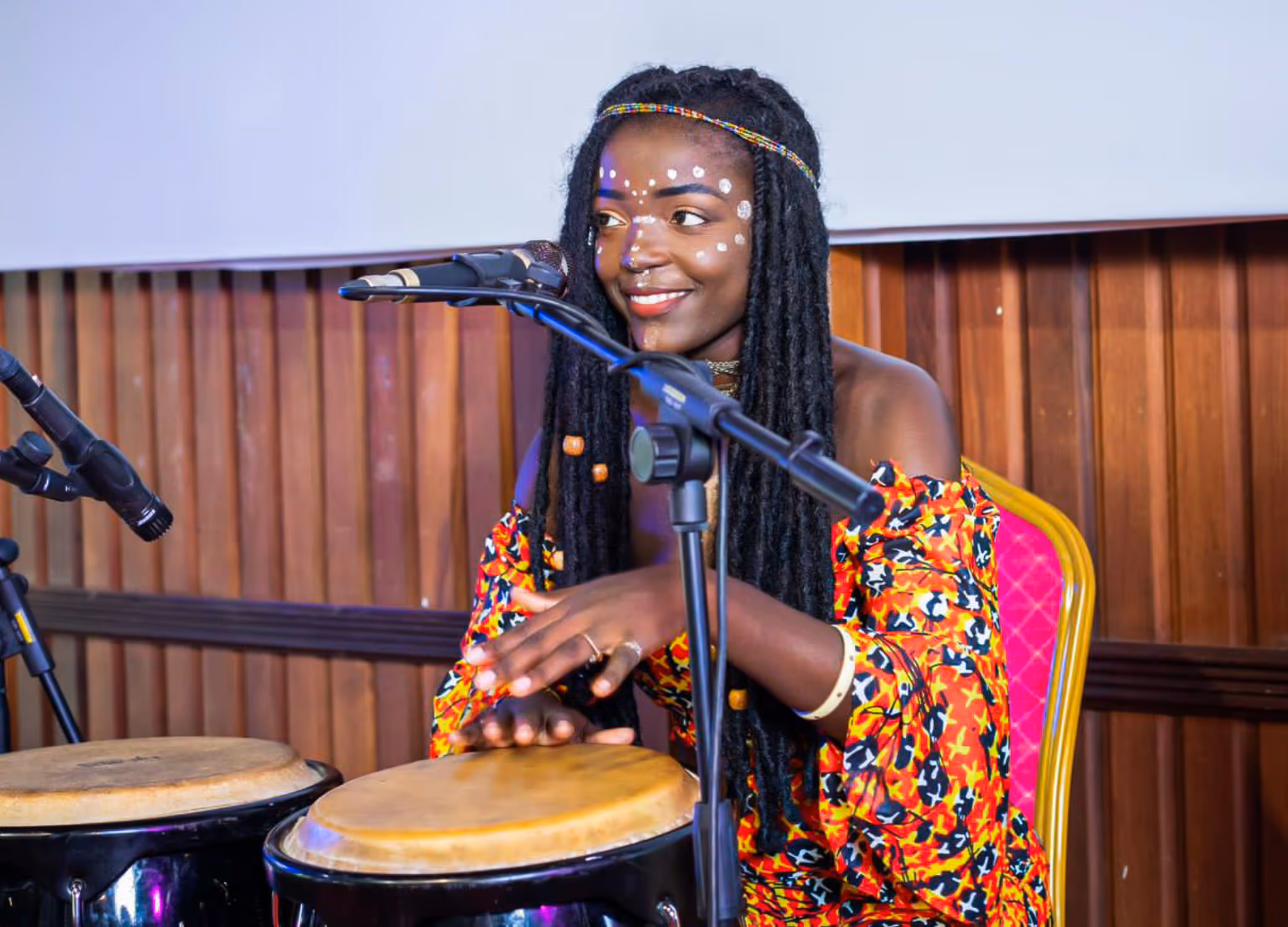 “Para uma mulher, cantar e tocar instrumentos não é impossível”, considerou Odeth Cassilva