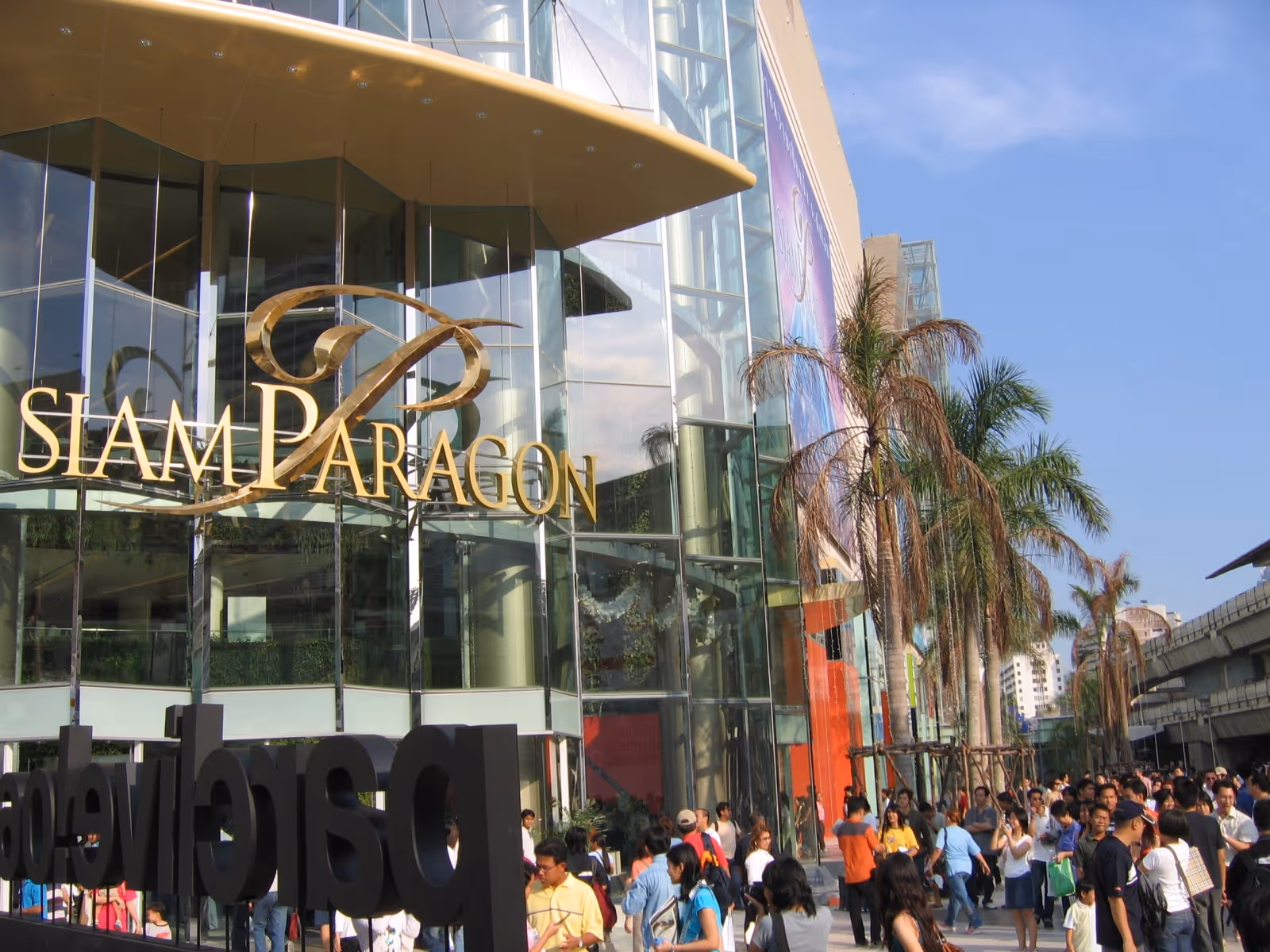 Dois mortos em tiroteio num centro comercial em Banguecoque