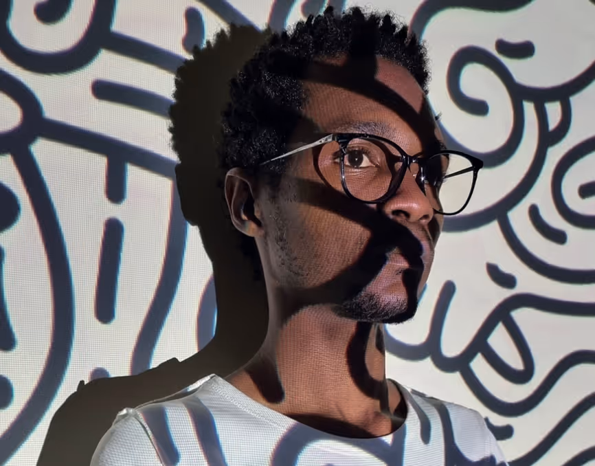 Uólofe Griot apresenta “Kijimbuete” no Elinga Teatro
