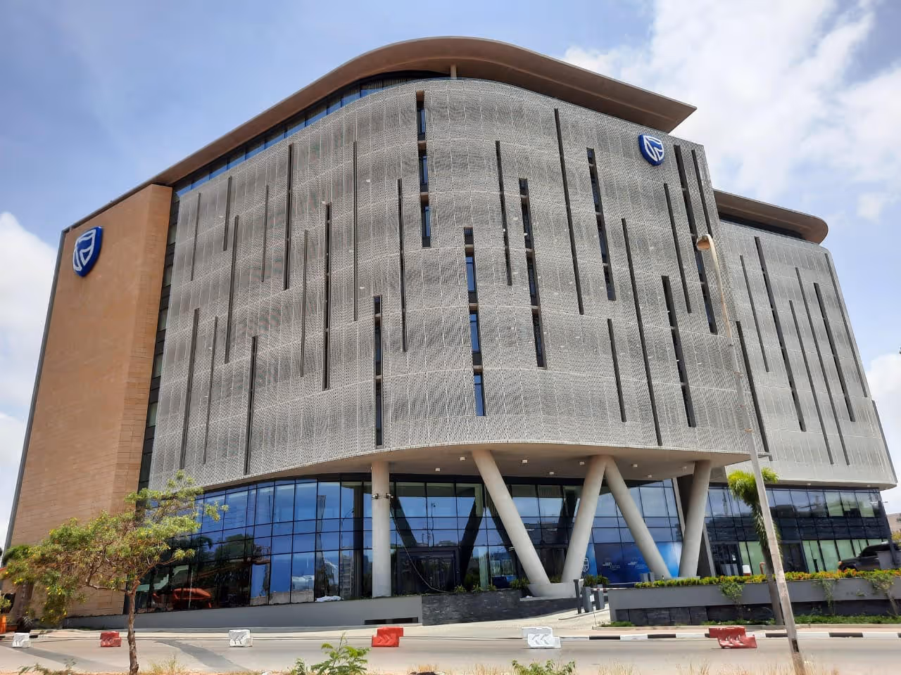 Capital social do Standard Bank aumentado para 21 mil milhões de kwanzas