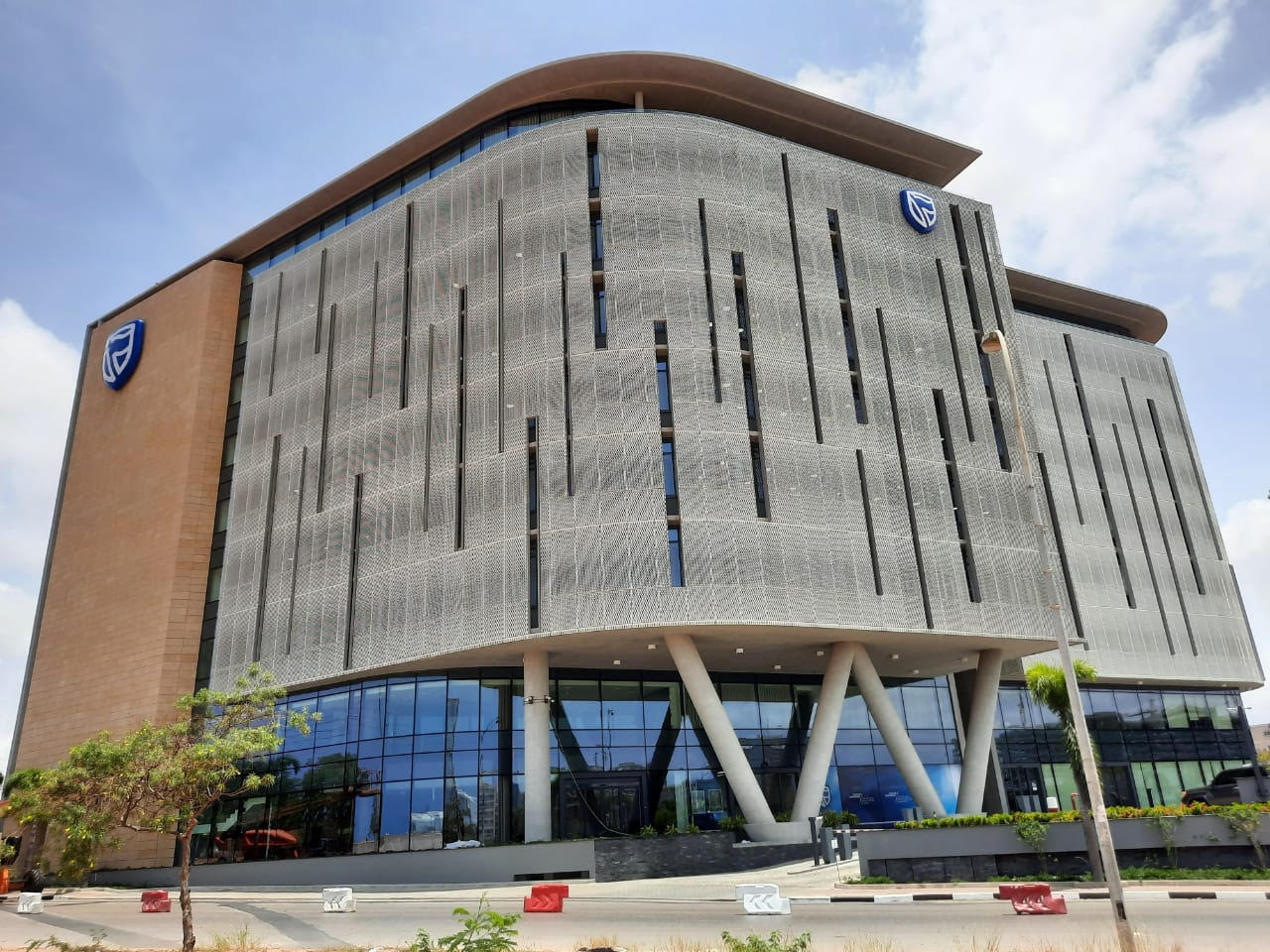 Capital social do Standard Bank aumentado para 21 mil milhões de kwanzas