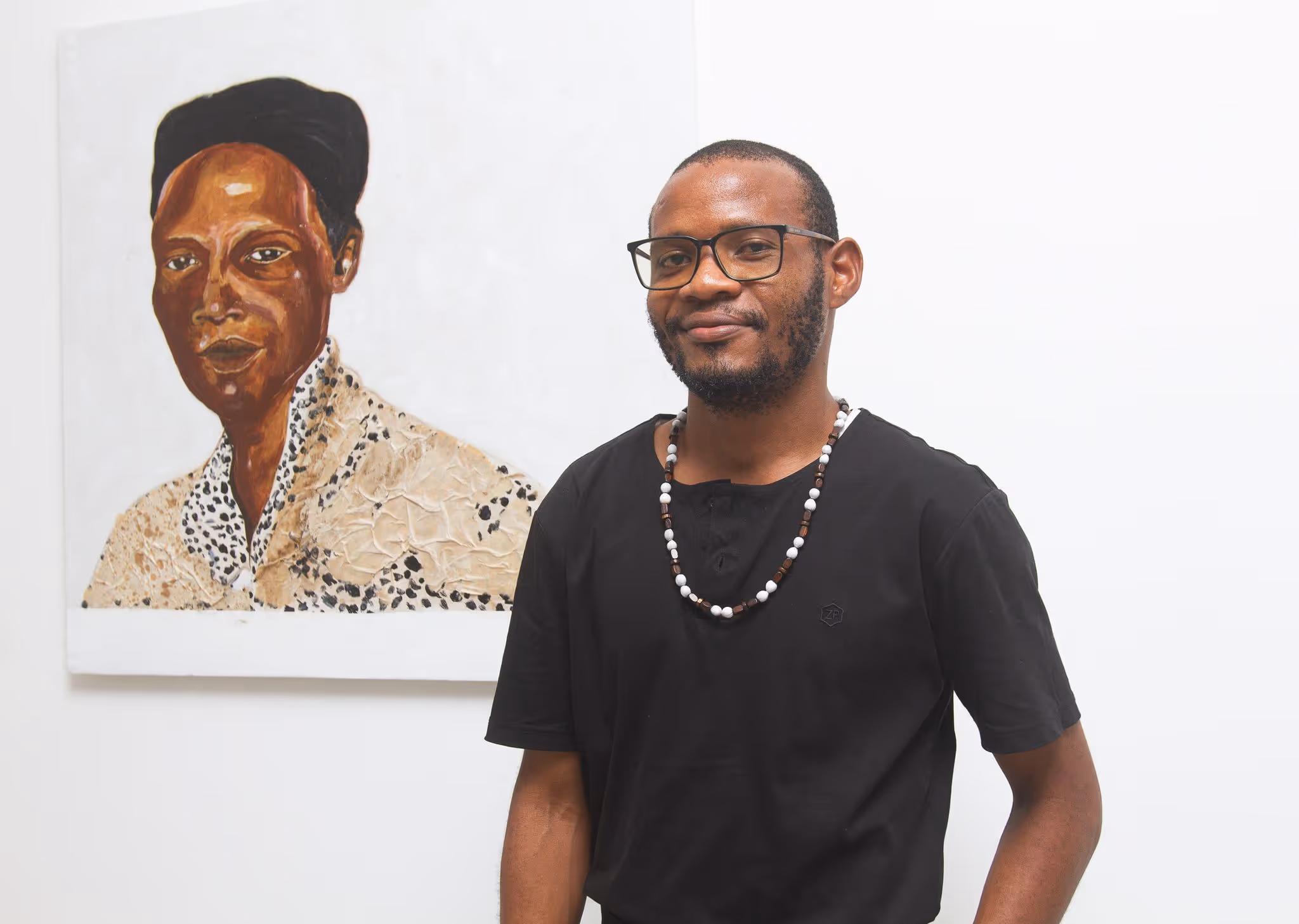 “É fundamental estudarmos o nosso trabalho”, afirmou artista Adriano Cangombe