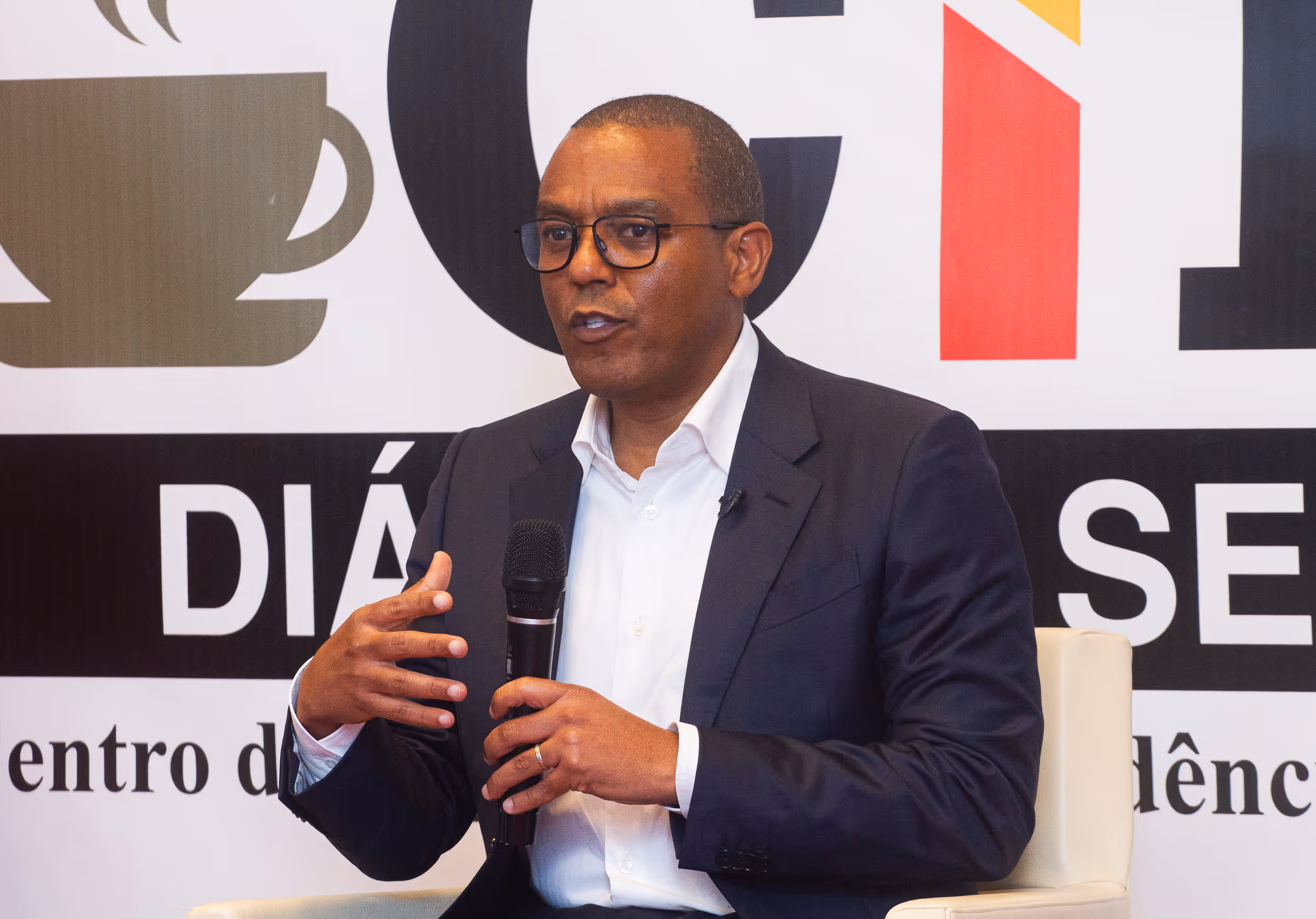 “Pretendemos construir uma economia assente numa base produtiva dinâmica”, garantiu Lima Massano
