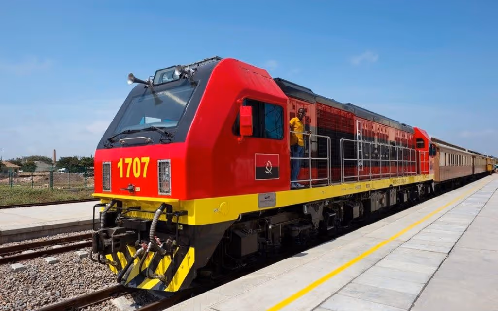 Circulação do comboio entre Luanda e Malanje paralisada para intervenção na via