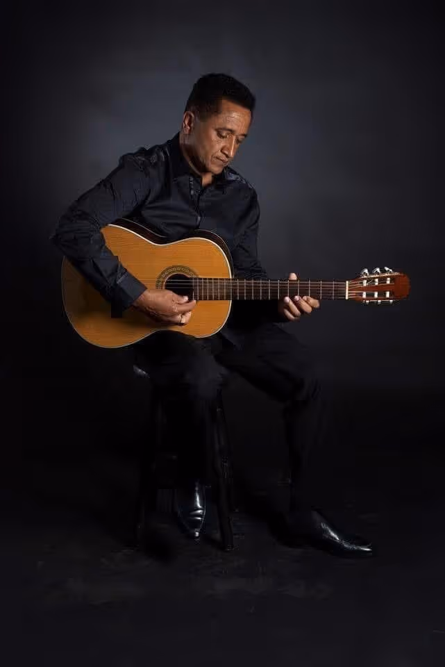 Waldemar Bastos: “com calma e com alma”, o filho de Mbanza Kongo que cantou o Mundo