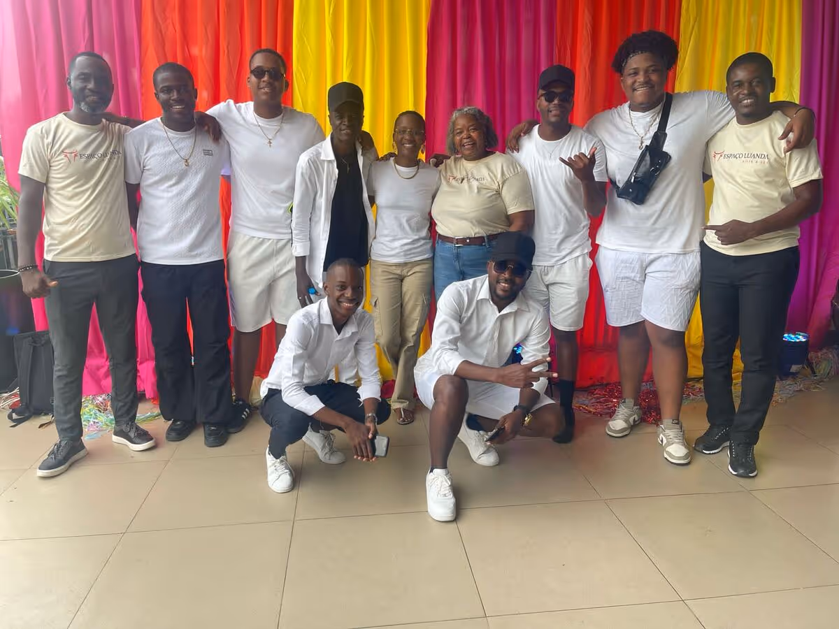 Tarde de Pagode no Espaço Luanda encanta público com mistura de culturas
