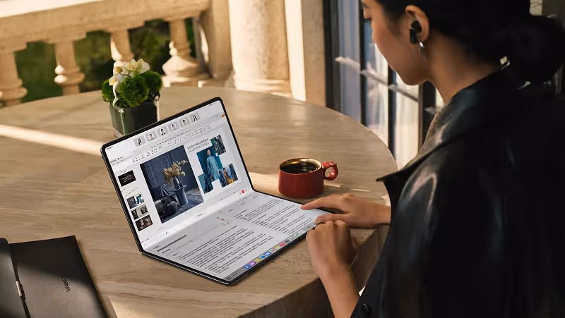 Huawei apresenta o seu primeiro portátil com ecrã dobrável: MateBook Fold Ultimate Design