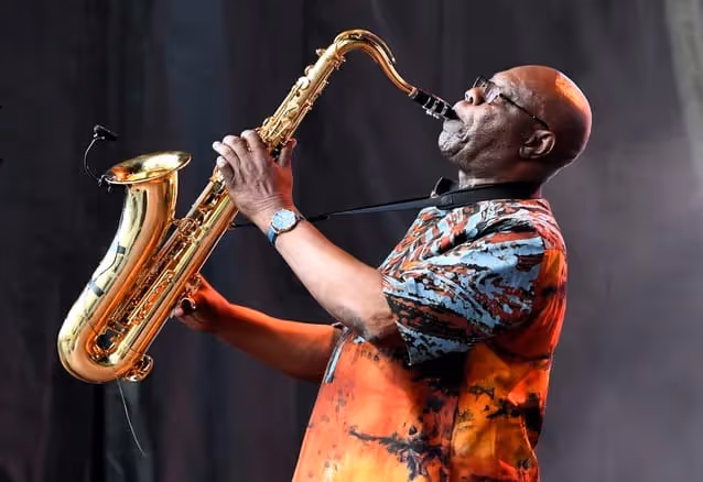 Manu Dibango, o saxofonista que soprou a alma de África para o mundo