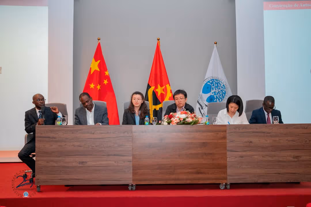 UCAN e Embaixada da China promovem lançamento de livro sobre globalização inclusiva
