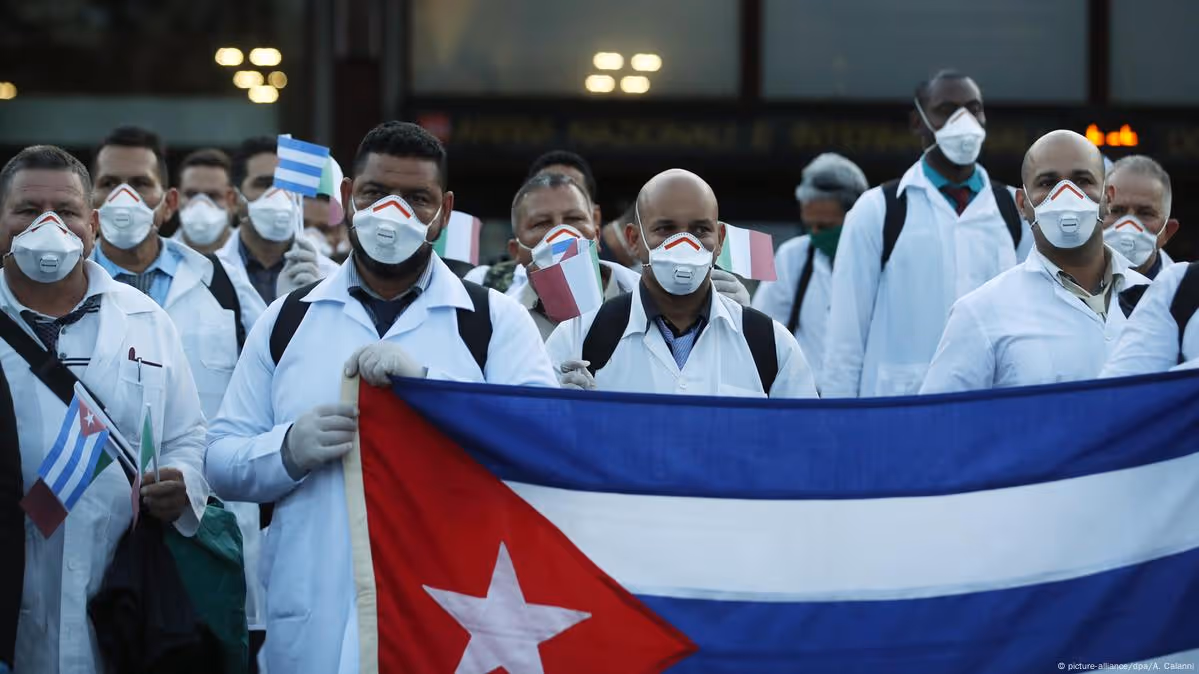 Presidente João Lourenço valida contratação de médicos cubanos avaliados em 71 milhões de euros