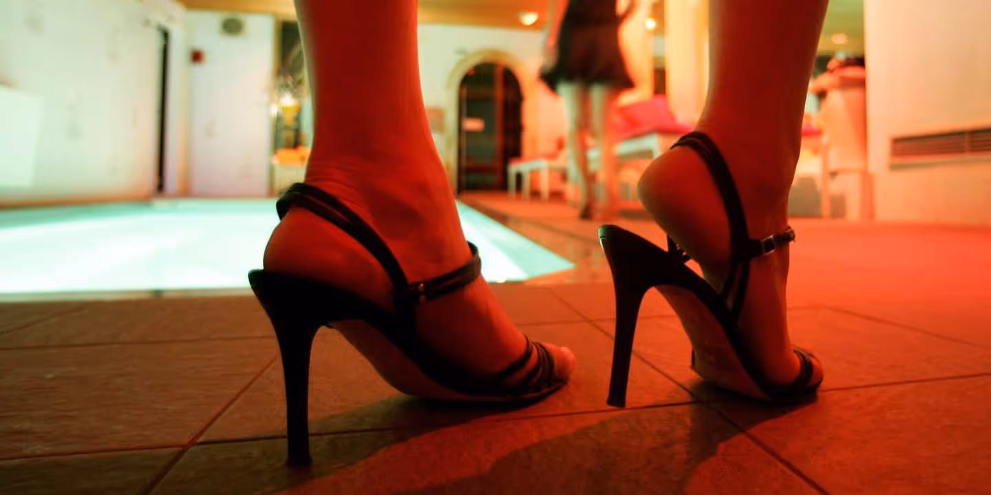 Desmantelada rede de prostituição que usava página de SPA para recrutar mulheres no facebook