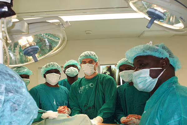 Angola suspende envio de pacientes para Portugal até Dezembro