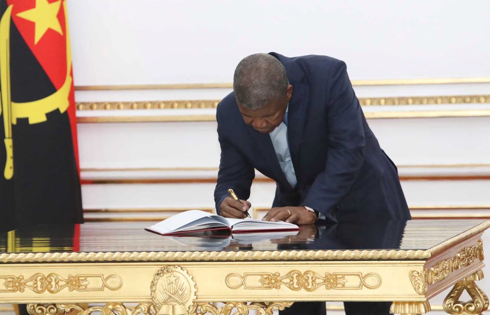 Presidente da República aprova despesa de 10,9 mil milhões de Kwanzas para recolha de resíduos nocivos