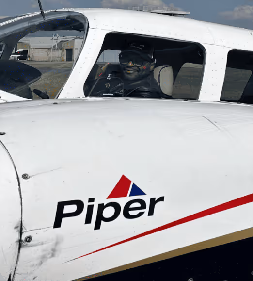 Piloto angolano destaca aviação como chave para o futuro de Angola após concluir mestrado com nota máxima em Portugal