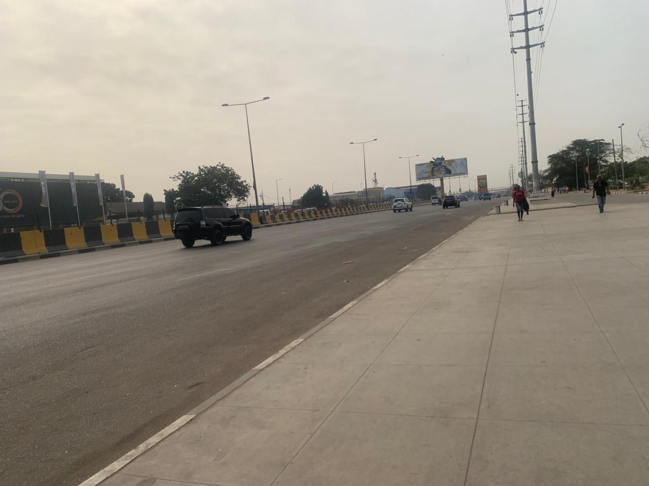 Luanda com ruas desertas e comércio encerrado após vandalismo