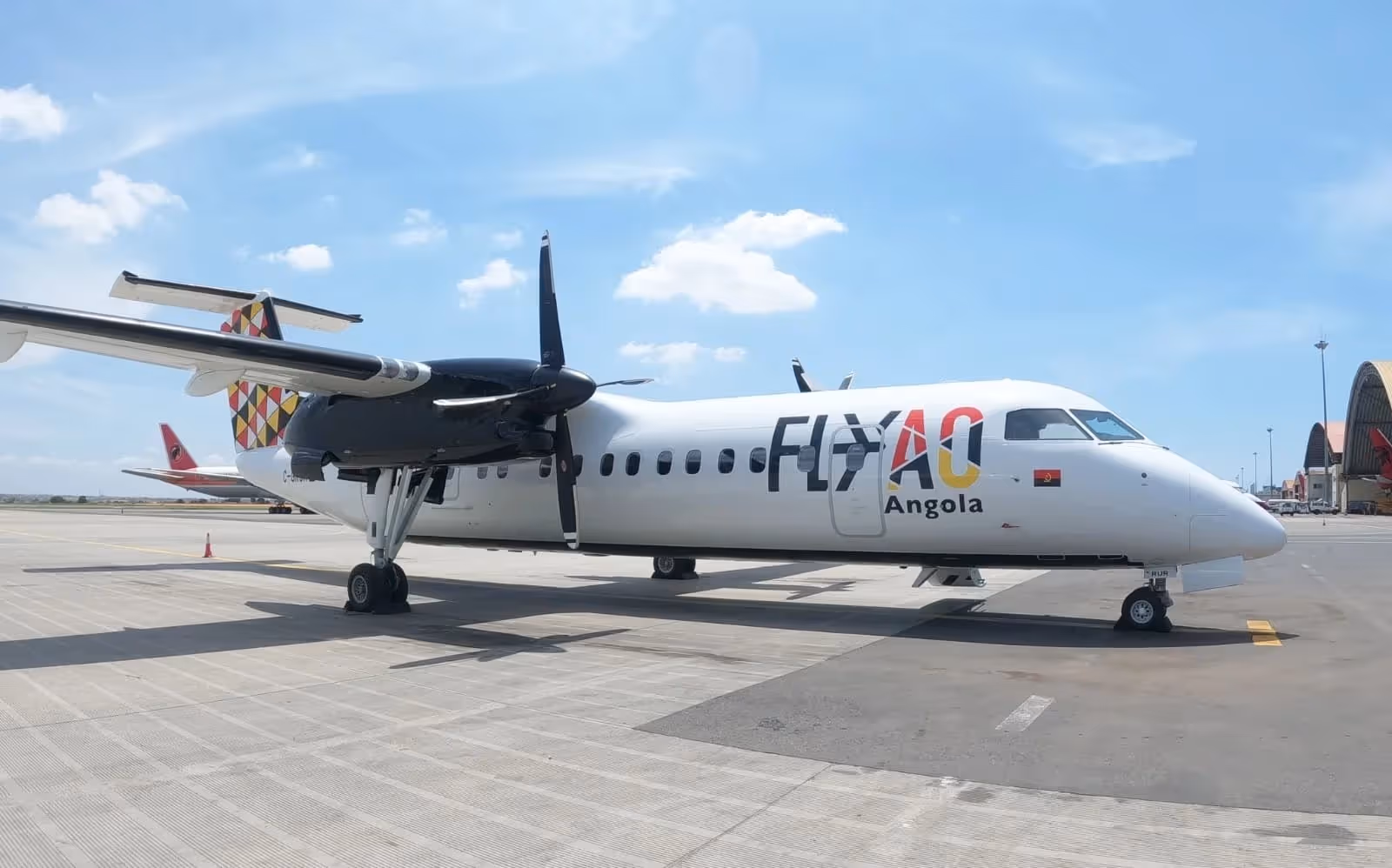 Fly Angola sob críticas por cancelamentos e abandono de passageiros