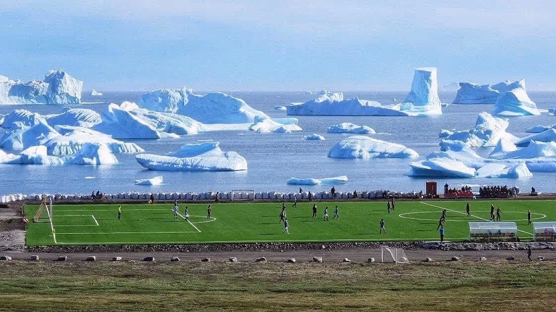 Sabia que o campeonato nacional de futebol da Gronelândia dura apenas uma semana?