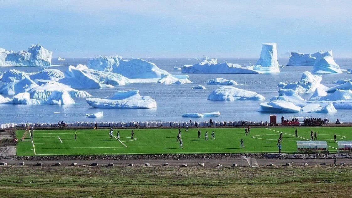 Sabia que o campeonato nacional de futebol da Gronelândia dura apenas uma semana?