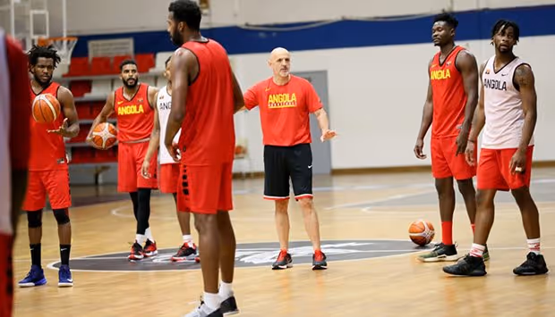 Afrobasket 2025: Angola e Cabo Verde medem forças no Arena do Kilamba