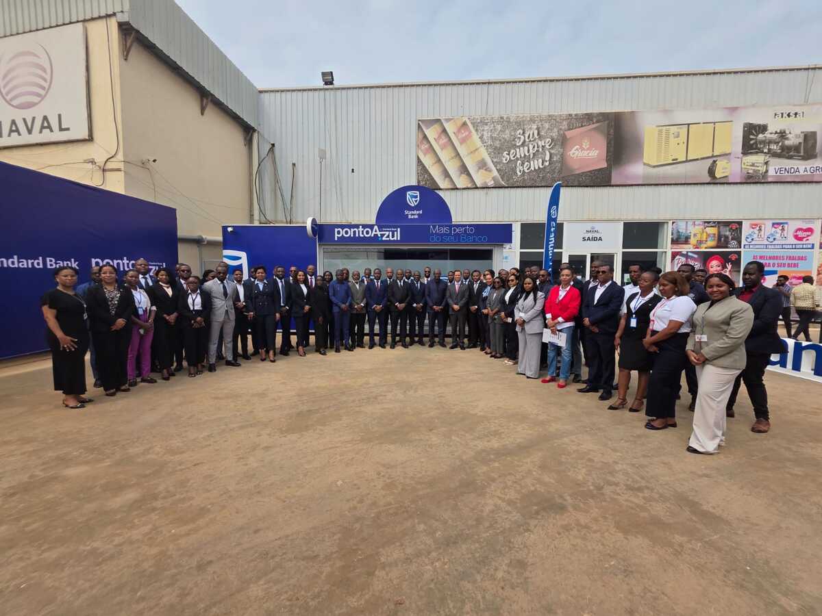 Standard Bank inaugura posto "Ponto Azul" no Calemba II