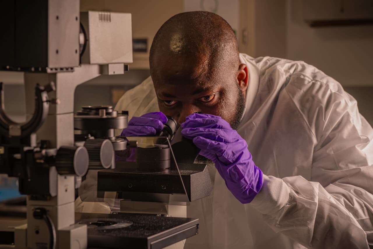 Cientista nigeriano envia sementes africanas ao espaço em experiência inédita
