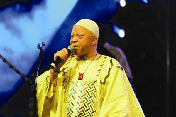 Salif Keita atua em Luanda no âmbito das comemorações dos 50 anos da Independência