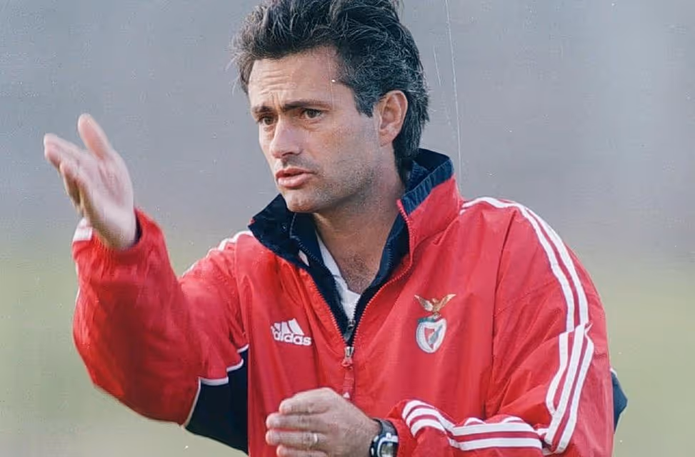 José Mourinho regressa ao Benfica 25 anos depois
