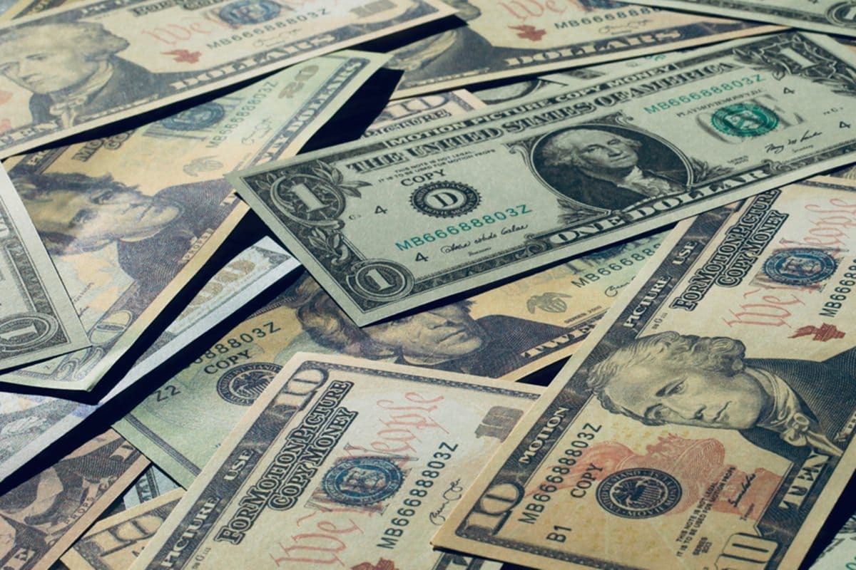 Angola endivida-se em 300 milhões de dólares para garantir o OGE de 2025