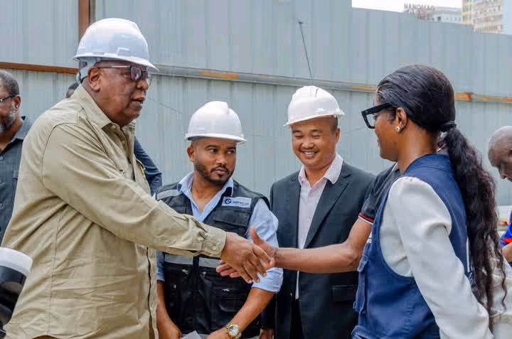 Ministro da cultura acompanha obras culturais em Luanda