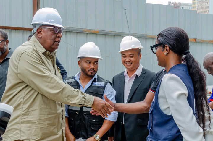 Ministro da cultura acompanha obras culturais em Luanda