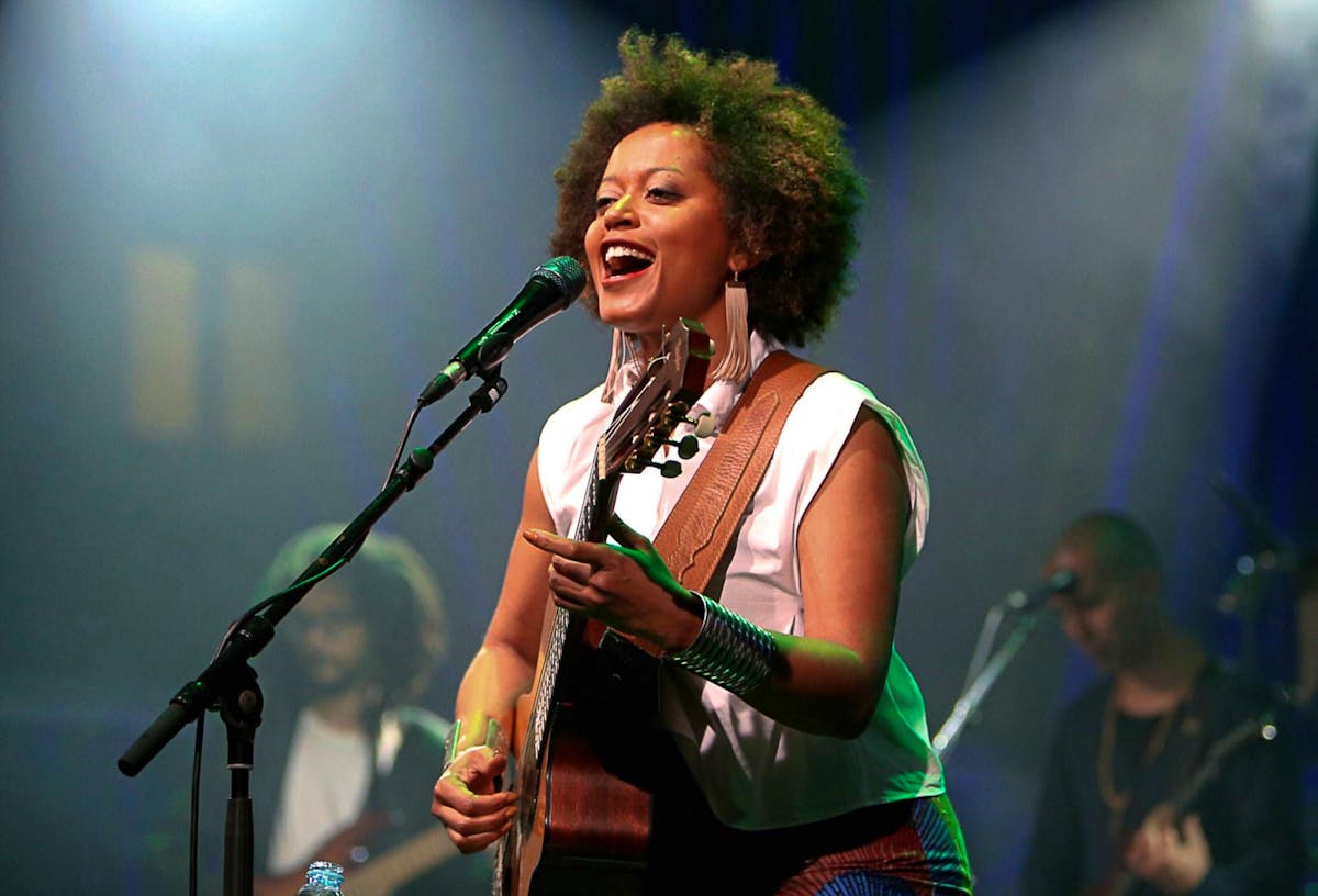 Sara Tavares: A voz que cantou o sol e a saudade