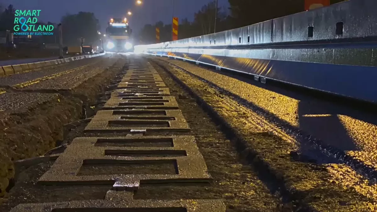 França testa autoestrada que recarrega carros eléctricos em movimento